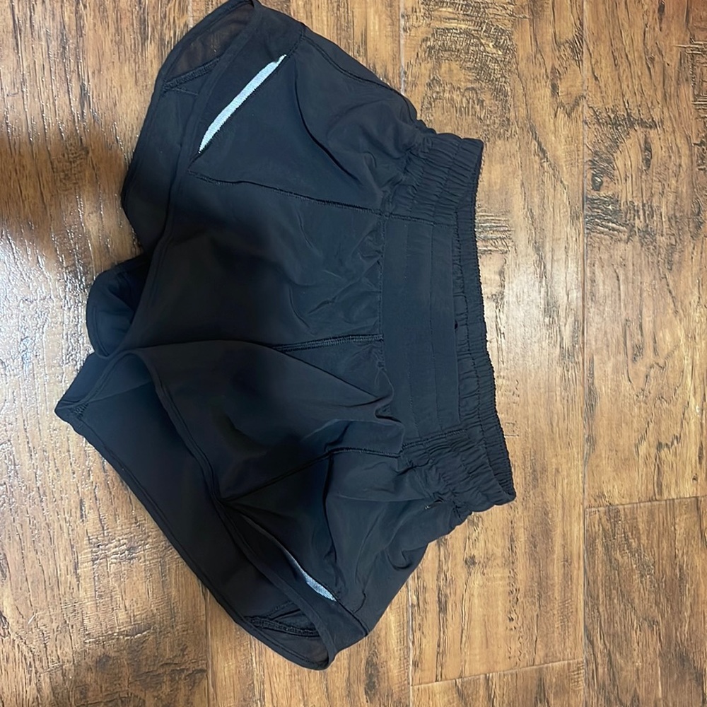 Black lulu lemon hotty hot shirt size 6 2.5 inch